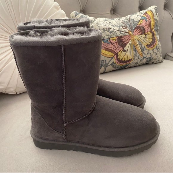 UGG Classic Short Boots Grey 6 - Picture 8 of 16